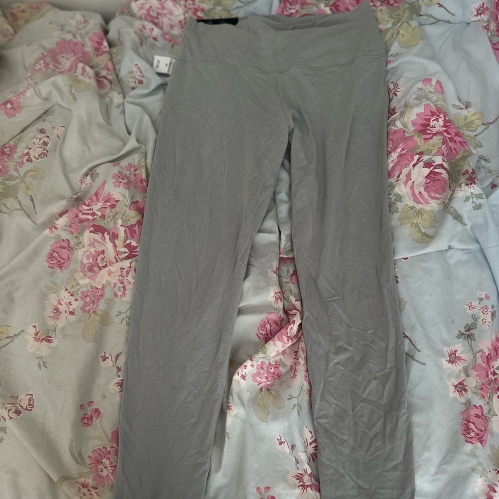 NWT TNA Light Gray Leggings